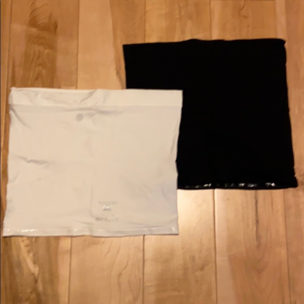 Black and white maternity waistband.